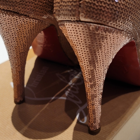 Extremely rare Christian Louboutin Very Prive in "Salmon" (nude) sequin in 37.5 - Picture 9 of 16